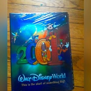 Disney World 2001 Edition Photo Album. New!